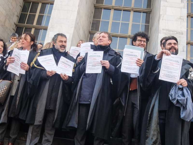 Manifestazione di protesta degli avvocati penalisti contro la legge sulla prescrizione (foto LaPresse)