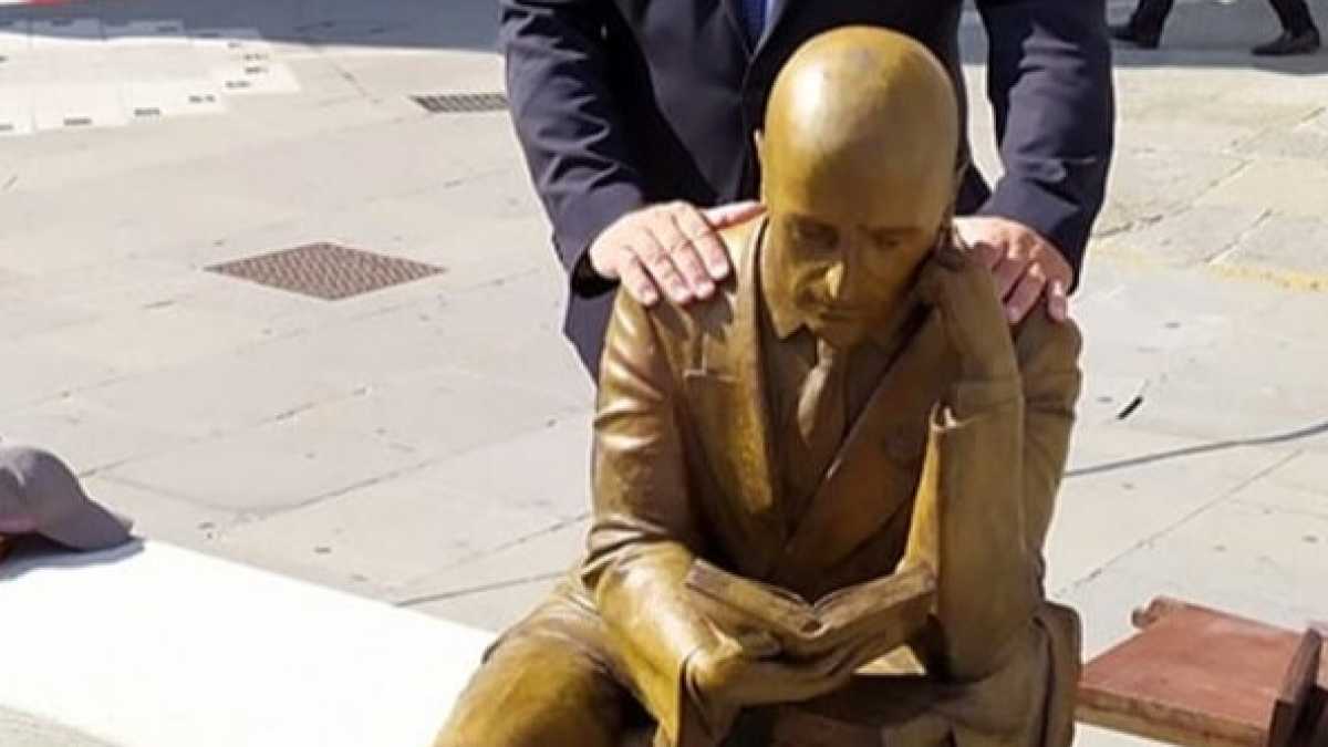 Immagine di La statua di D'Annunzio e il carattere antiletterario della letteratura triestina