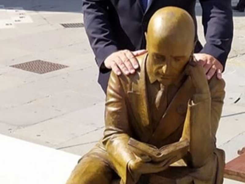 La statua di D'Annunzio e il carattere antiletterario della letteratura triestina
