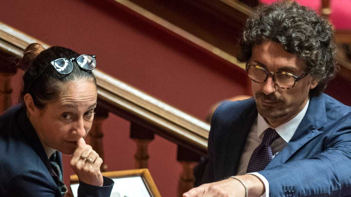 Immagine di Come se la ride Di Maio a osservare Crimi, Taverna e Toninelli