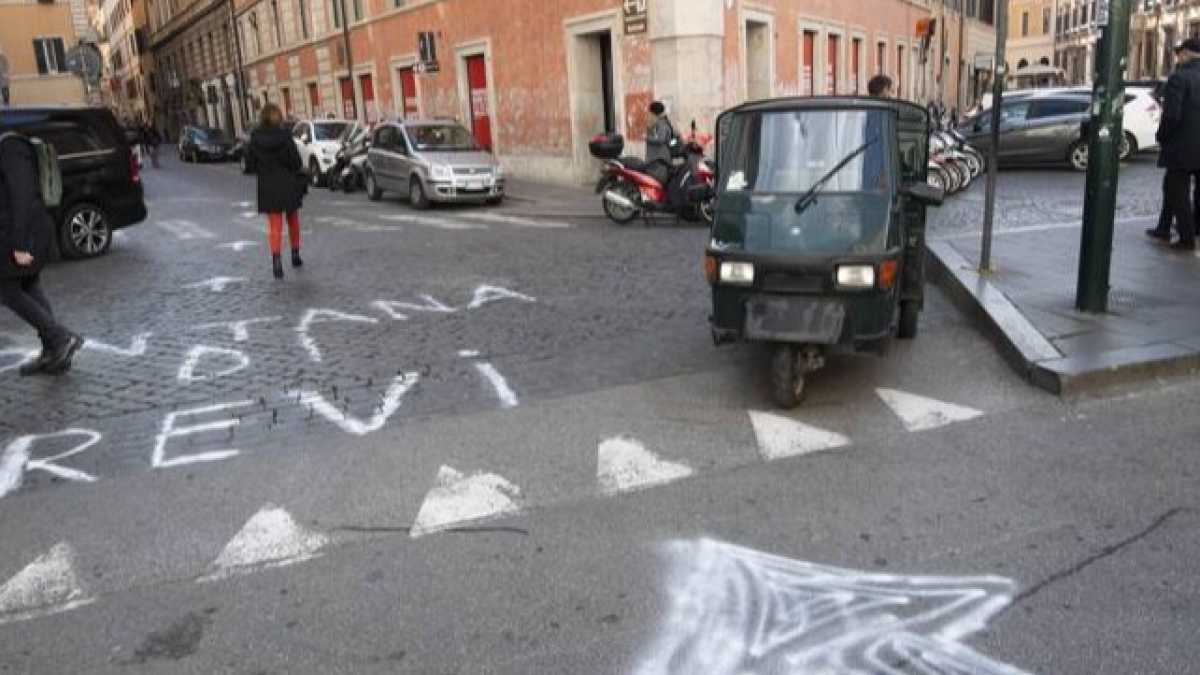 Immagine di Le indicazioni turistiche fai da te nella città inselvatichita