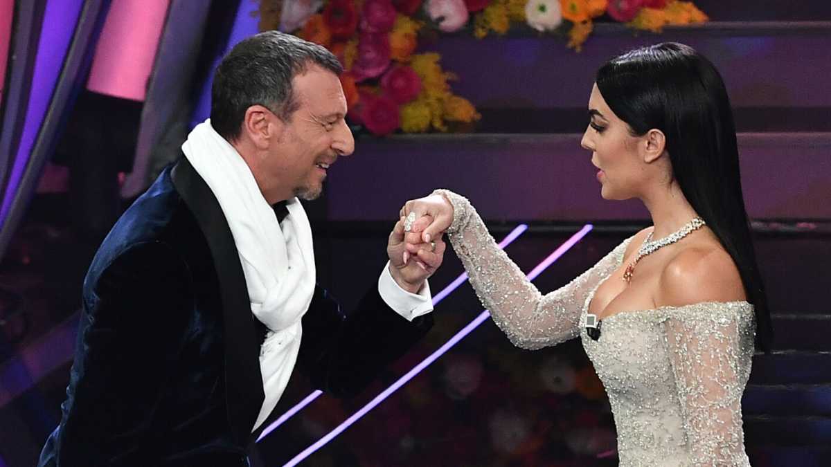 Immagine di Sanremo, la grande restaurazione di veline e vallette