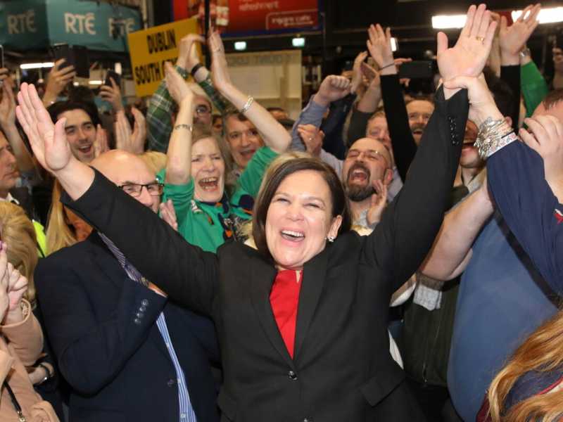 La leader di Sinn Fein, Mary Lou McDonald, festeggia il risultato elettorale (foto LaPresse)