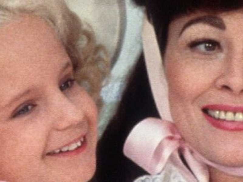 &ldquo;Mammina cara&rdquo; &egrave; un film del 1981 diretto da Frank Perry e ispirato alla vita dell&rsquo;attrice Joan Crawford (LaPresse)
