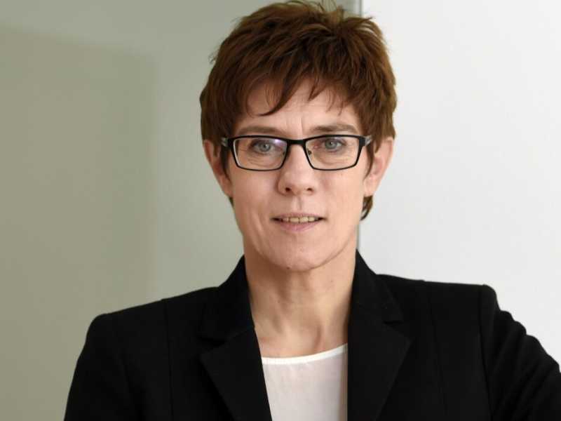 Annegret Kramp-Karrenbauer (foto LaPresse)