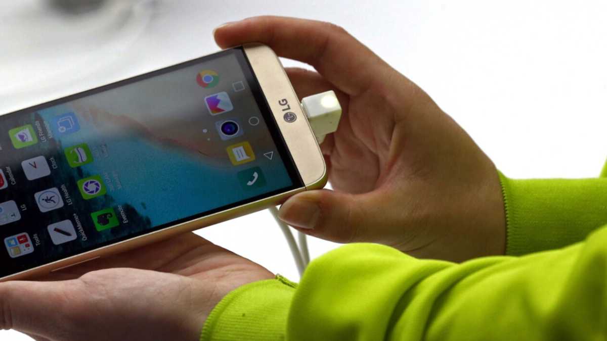 Immagine di Alla grande fiera tech di Barcellona c’è il fuggi fuggi da coronavirus