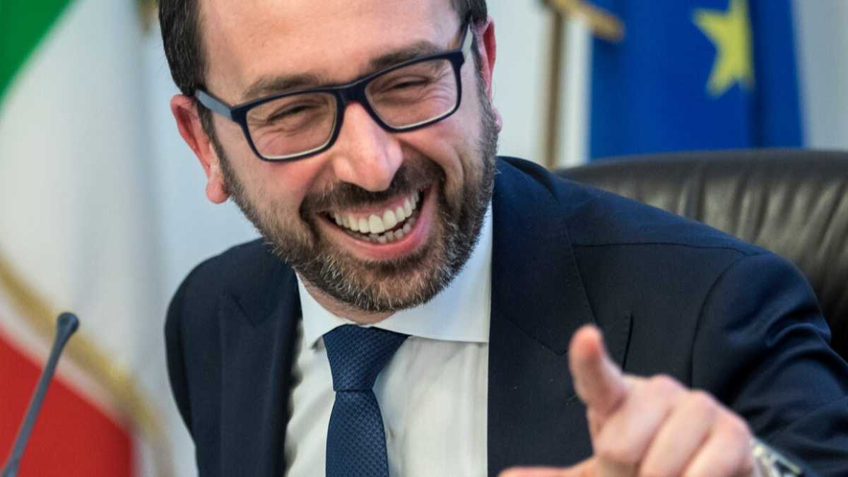 Immagine di Tutti gli dicono “stai sbagliando” ma Bonafede non ci sente