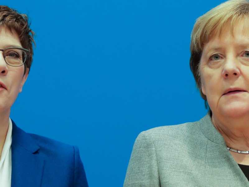 Annegret Kramp-Karrenbauer e Angela Merkel (foto LaPresse)