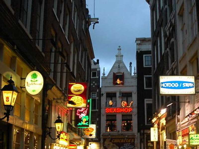 Il quartiere a luci rosse di Amsterdam (foto Rob Lee via Flickr)