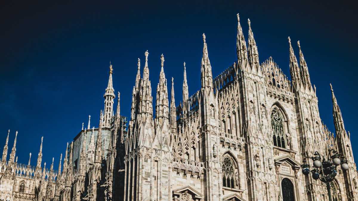 Immagine di "Se ti accusano d’aver rubato la Madonnina del Duomo, scappa"