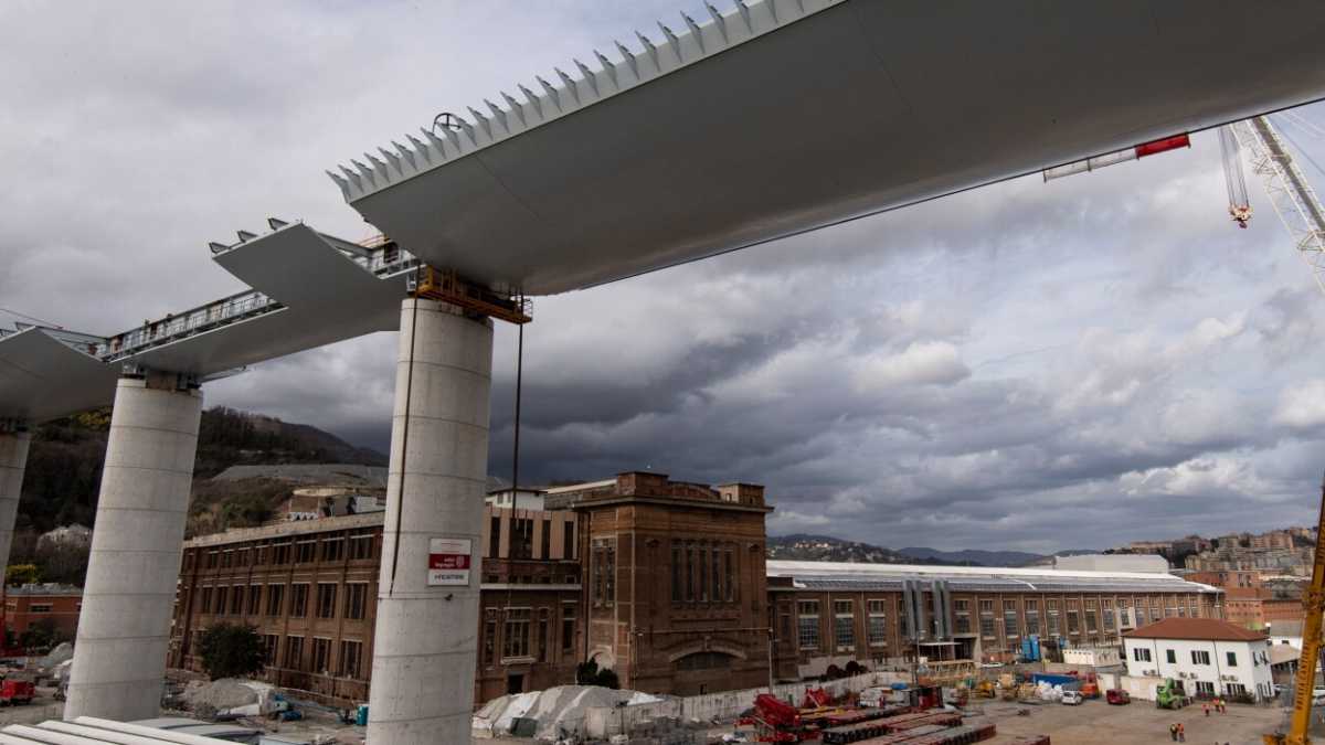 Immagine di Genova e lo show dell’Italia che ce la fa