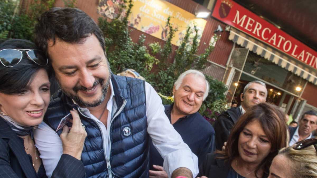 Immagine di Lo sbarco di Salvini a Roma, visto dal quartiere della nuova sede leghista