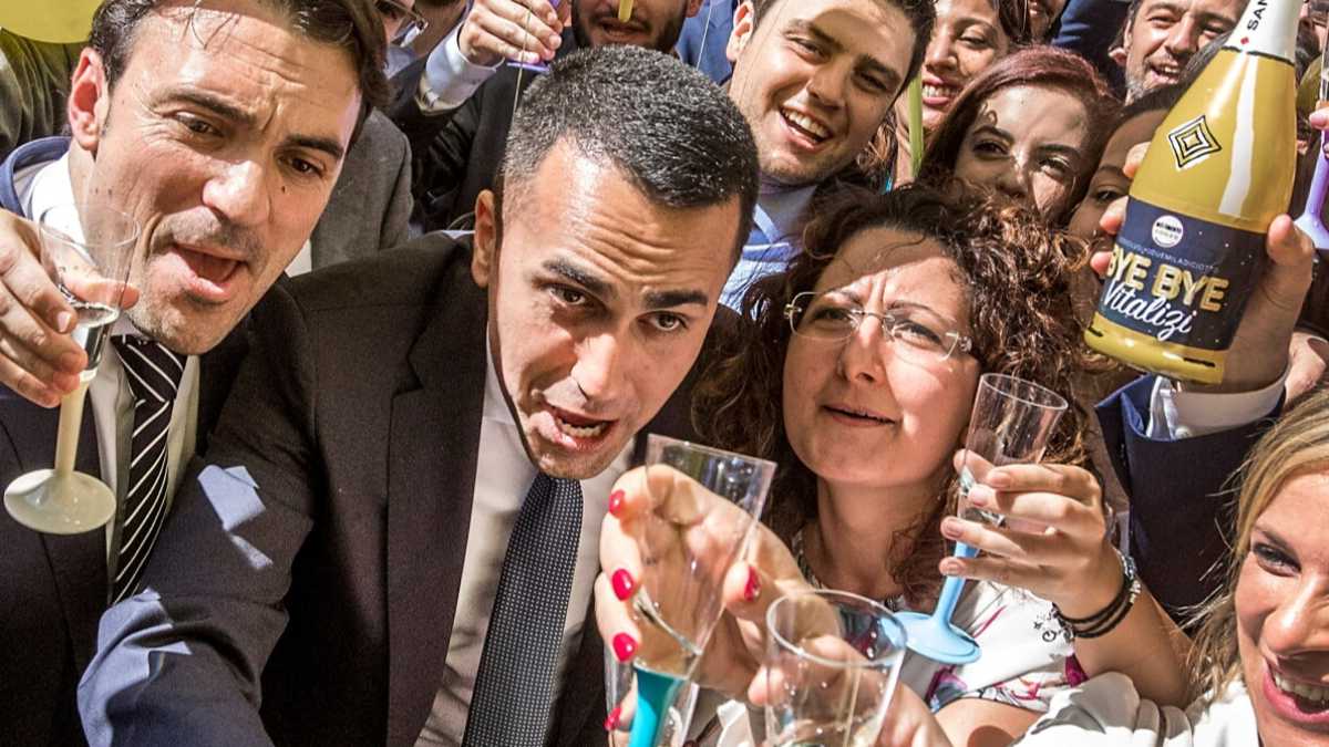 Immagine di Economia? Meglio che i grillini parlino di vitalizi. Ceci n’est pas une…