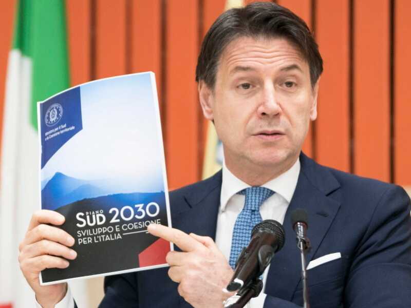 Giuseppe Conte durante la presentazione del Piano per il sud del governo (foto LaPresse)