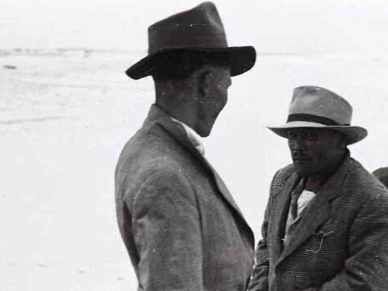 J. M. Coetzee, "Ros e Freek", nati nel Karoo, sulla spiaggia di Strandfontein -la prima volta che hanno visto il mare &copy; J. M. Coetzee e Cossee Publishers