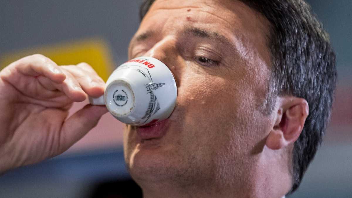 Immagine di Il Pd crede al governo di centrodestra con Renzi. Manovre a Roma (e in Rai)