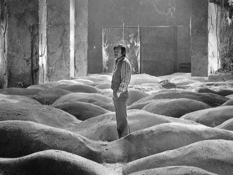 Il registra Andrej Tarkovskij sul set del film "Stalker", girato nel 1979