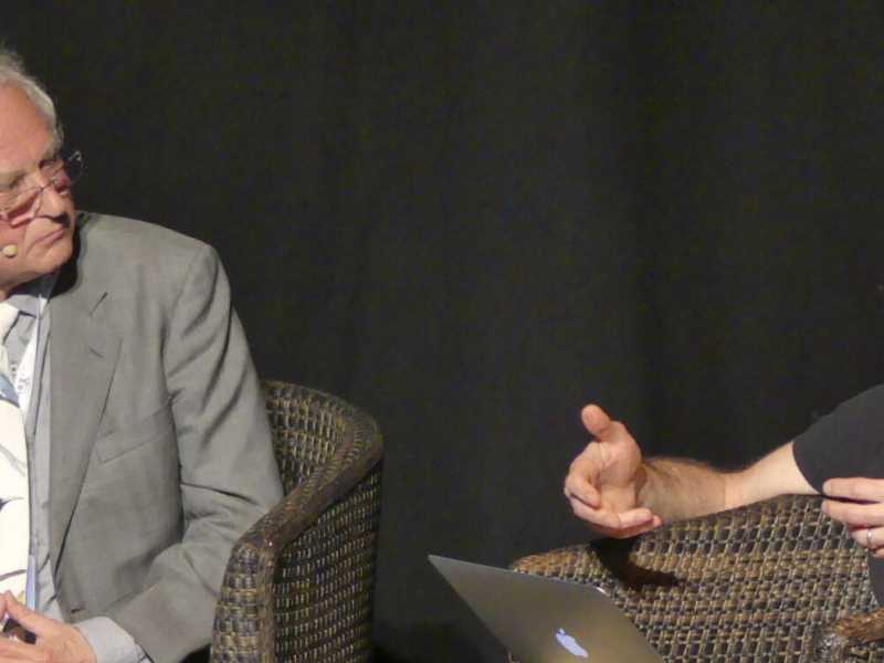 A sinistra, Richard Dawkins (foto LaPresse)