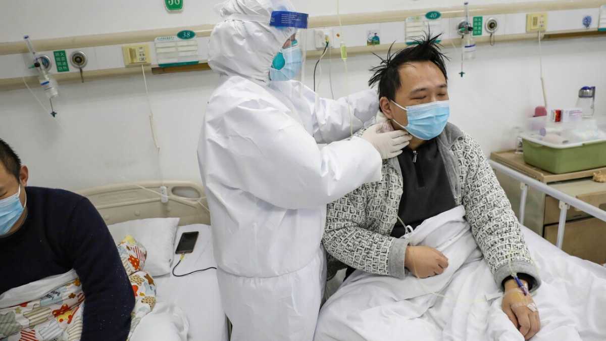 Immagine di Papa Francesco, il coronavirus e i Promessi Sposi