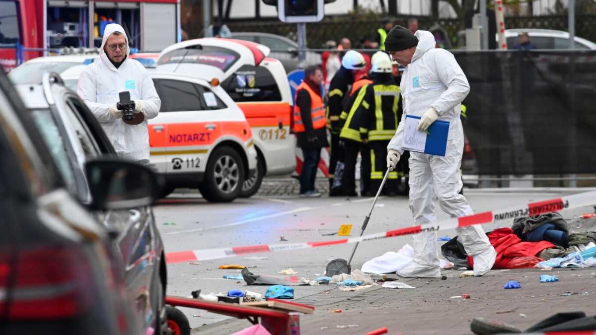 Immagine di In Germania un'auto travolge 30 persone durante una sfilata di Carnevale