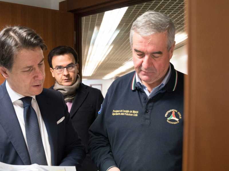  Il Commissario Angelo Borrelli con il presidente del Consiglio Giuseppe Conte (foto LaPresse)