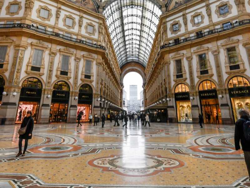 Galleria Vittorio Emanuele deserta (foto Claudio Furlan - LaPresse)