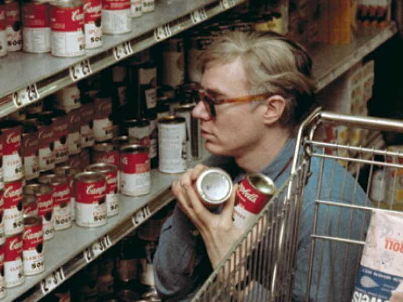 Un giovane Andy Warhol al supermercato
