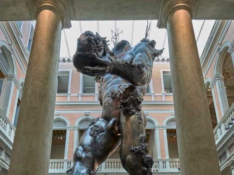 &ldquo;Treasures from the Wreck of the Unbelievable&rdquo; di Damien Hirst esposta nel 2017 a Punta della Dogana e Palazzo Grassi a Venezia (Prudence Cuming Associates, &copy; Damien Hirst and Science Ltd)