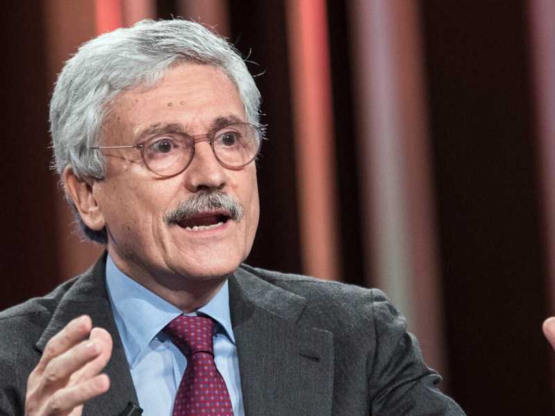 Massimo D'Alema ospite a "In Mezz'Ora" (foto Roberto Monaldo / LaPresse)