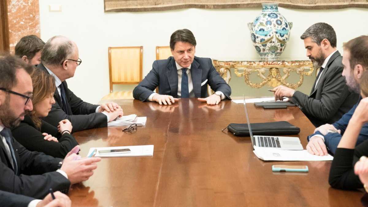 Immagine di Vietare per 30 giorni le manifestazioni pubbliche, chiede il comitato scientifico incaricato da Conte