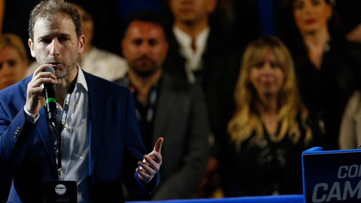 Immagine di Casaleggio virus