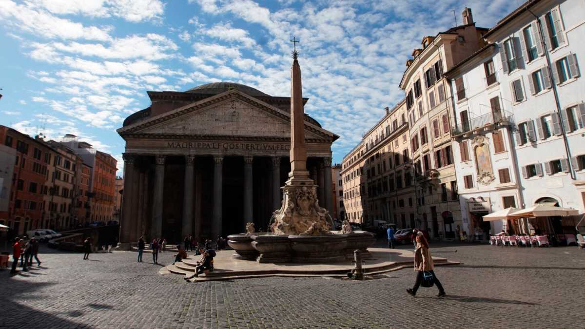 Immagine di Basta partite, piscine e gite. I compatrioti si decidano a obbedire all’autorità