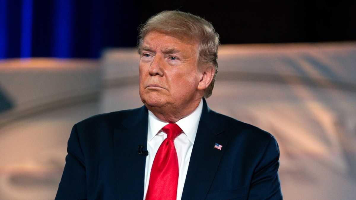 Immagine di Trump fa il Khamenei sul coronavirus