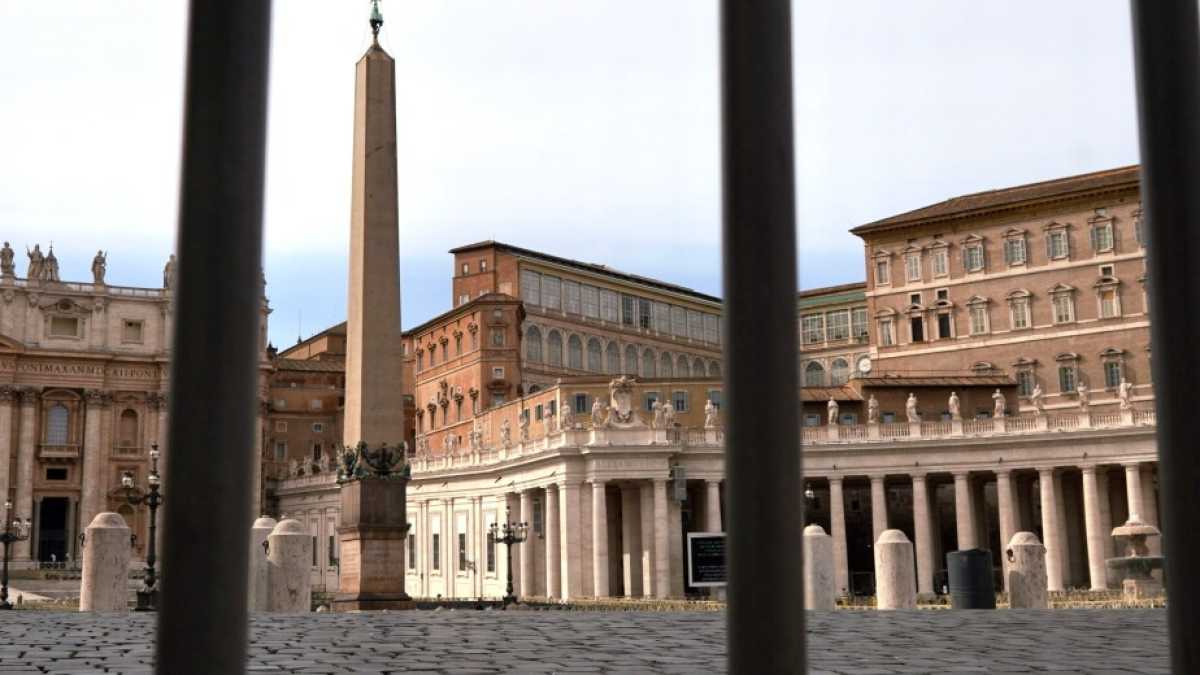 Immagine di Chiude anche San Pietro, il Vaticano si blinda e toglie i maxischermi dalla piazza