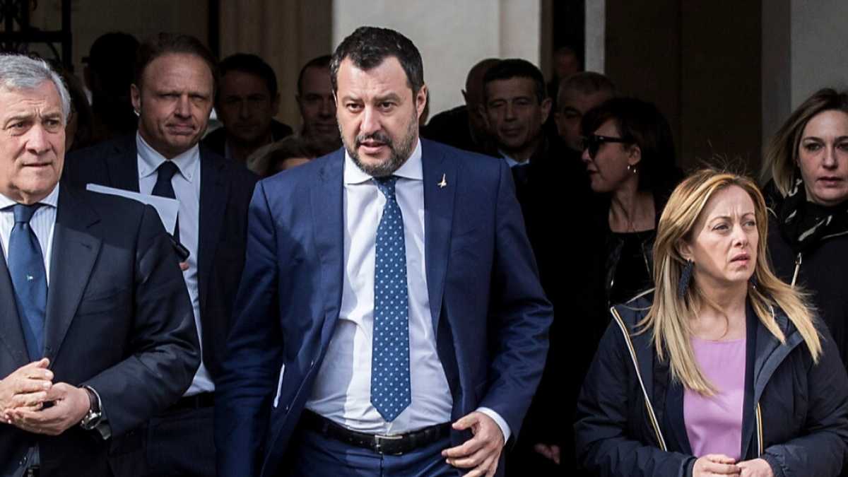 Immagine di Salvini, Meloni e Tajani forzatamente insieme da Conte per l’unità nazionale