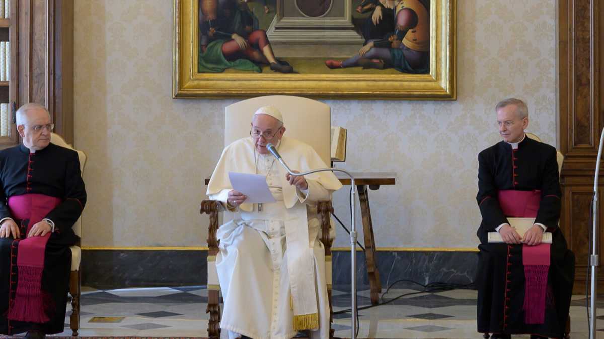 Immagine di La preghiera del Papa callejero mitiga lo zelo burocratico dei vescovi