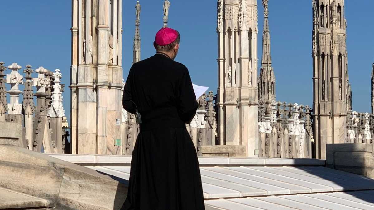 Immagine di Preti che lavorano
