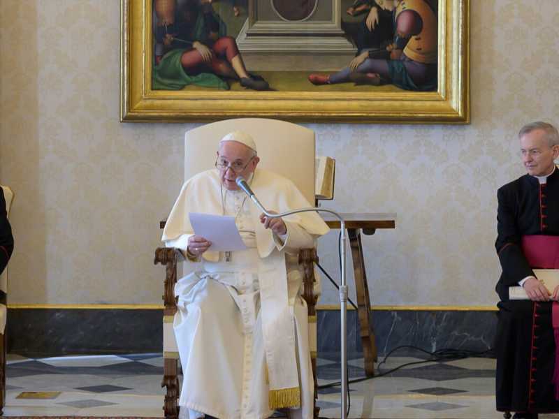 L'Udienza Generale di Papa Francesco trasmessa in streaming per evitare la diffusione del Coronavirus (foto LaPresse)