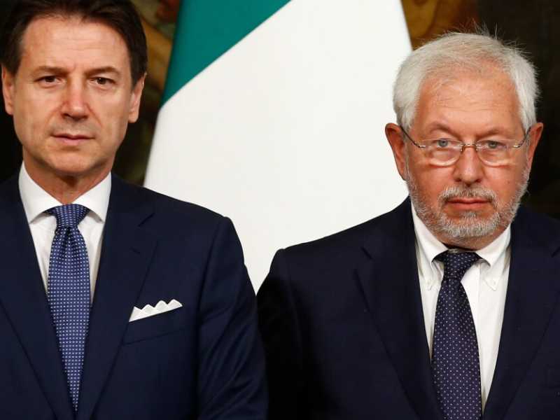 Il premier Giuseppe Conte e il sottosegretario Pier Paolo Baretta