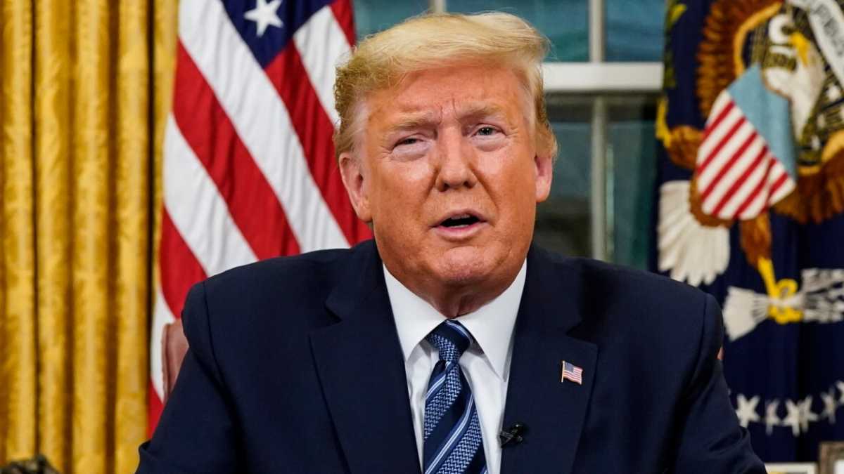 Immagine di Trump dichiara guerra al “virus straniero”