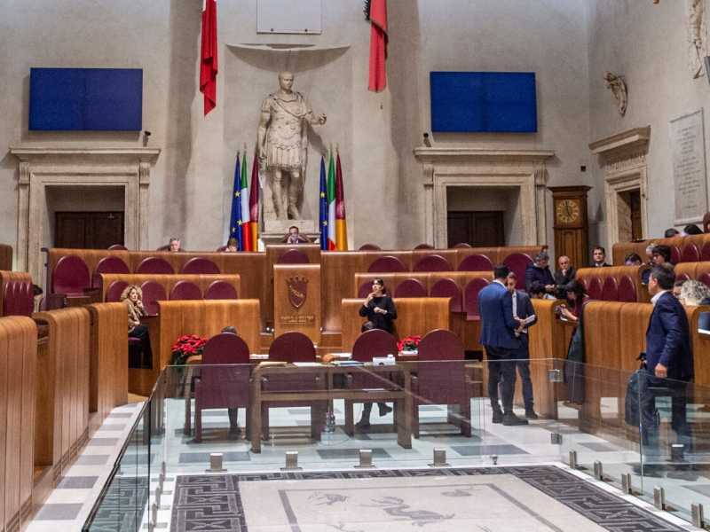 L'assemblea capitolina in Campidoglio (foto LaPresse)