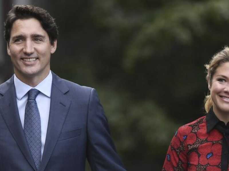 Justin Trudeau con la moglie Sophie Gregoire. La coppia è in quarantena per il coronavirus (foto LaPresse)