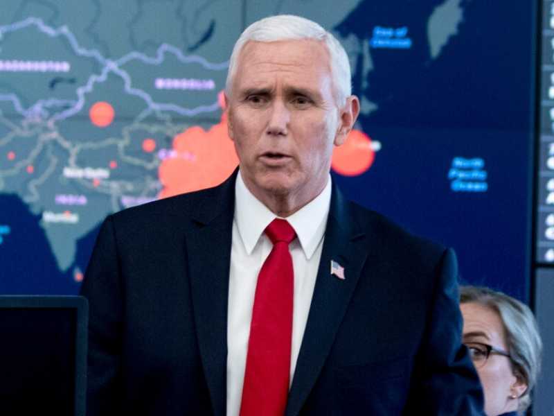 Mike Pence durante una riunione della task force sul coronavirus (foto LaPresse)