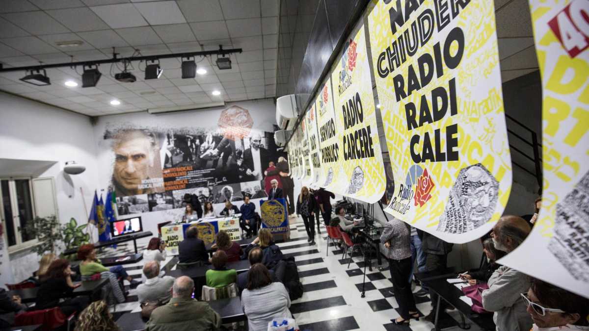 Immagine di Radio Radicale deve morire. E anche la comunità scientifica rimarrà senza voce