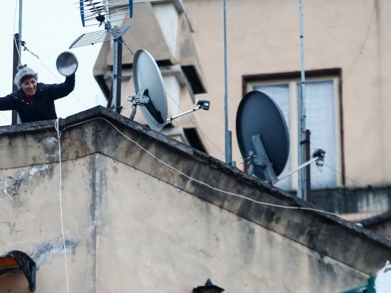Flash mob sonoro a Roma, nel quartiere Garbatella (foto LaPresse)
