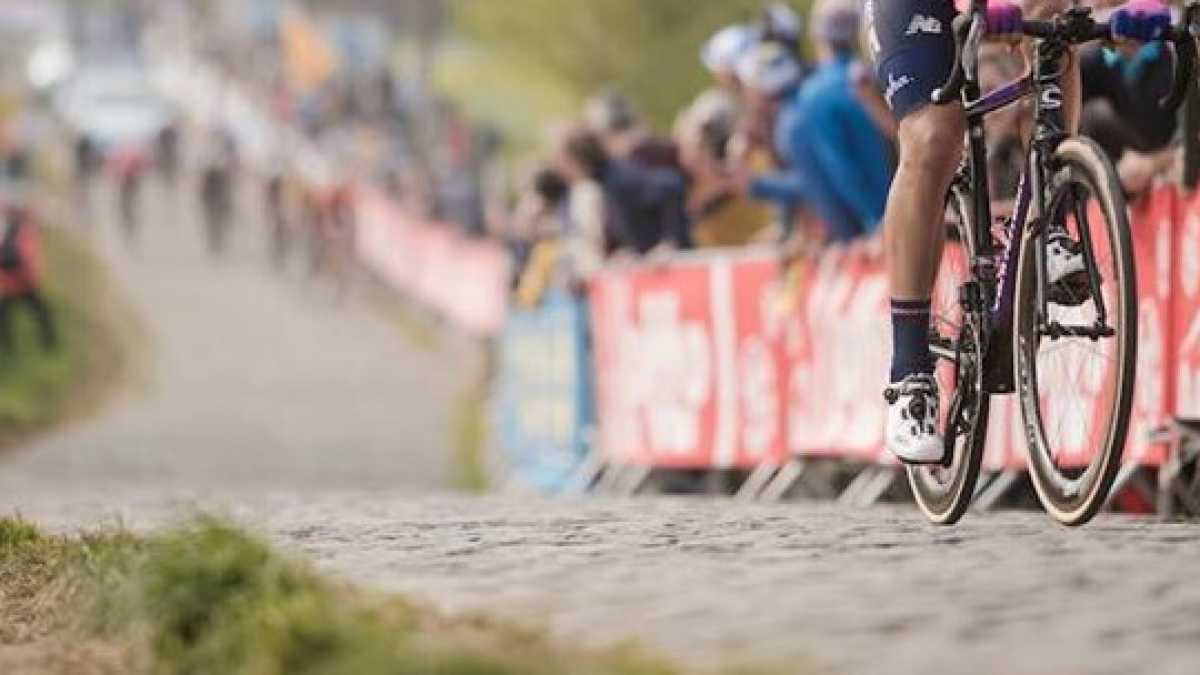 Immagine di Responsabilità e speranza. Si ferma anche l'infermabile Giro delle Fiandre