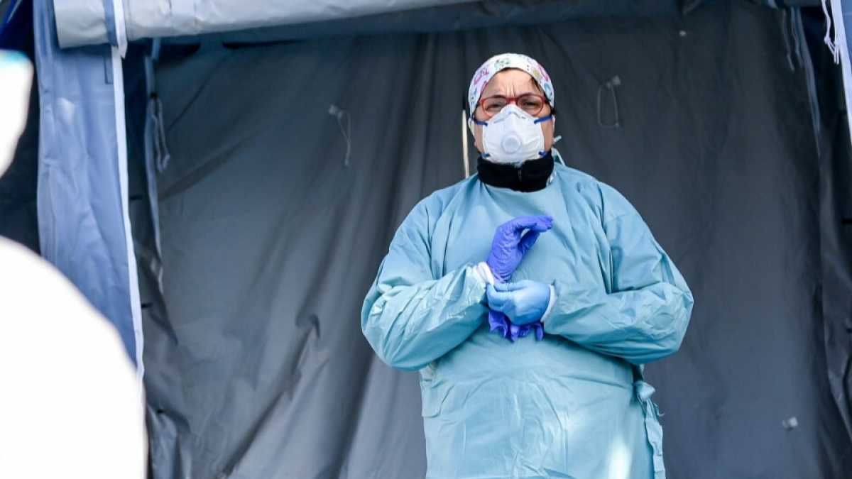 Immagine di La moda si converte a camici e mascherine