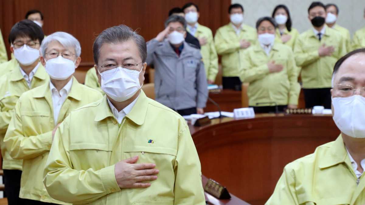 Immagine di Cos'è il “reddito da disastro” della Corea del sud che dovrebbe aggirare il crollo dei consumi