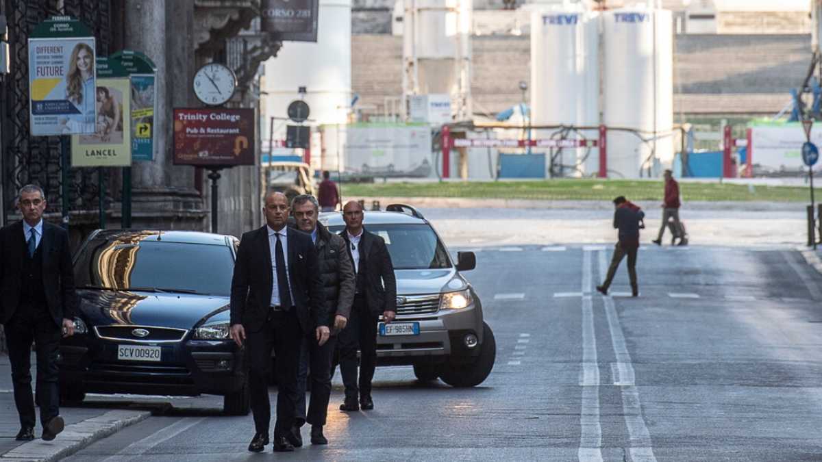 Immagine di Quella fotografia nella strada di Roma e un “Papa da toccare”