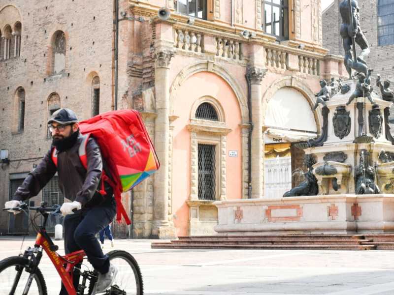 Coronavirus, Bologna deserta nel terzo giorno di quarantena (foto LaPresse)